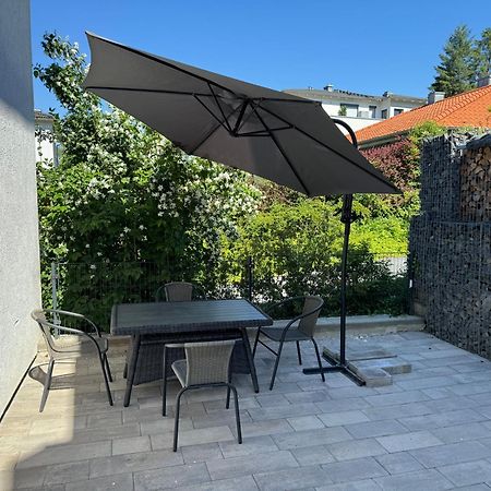 Ferienwohnung "Sorgenfrei" In Coburg ! - Im Eg Mit Privatparkplatz & Balkon Luaran gambar