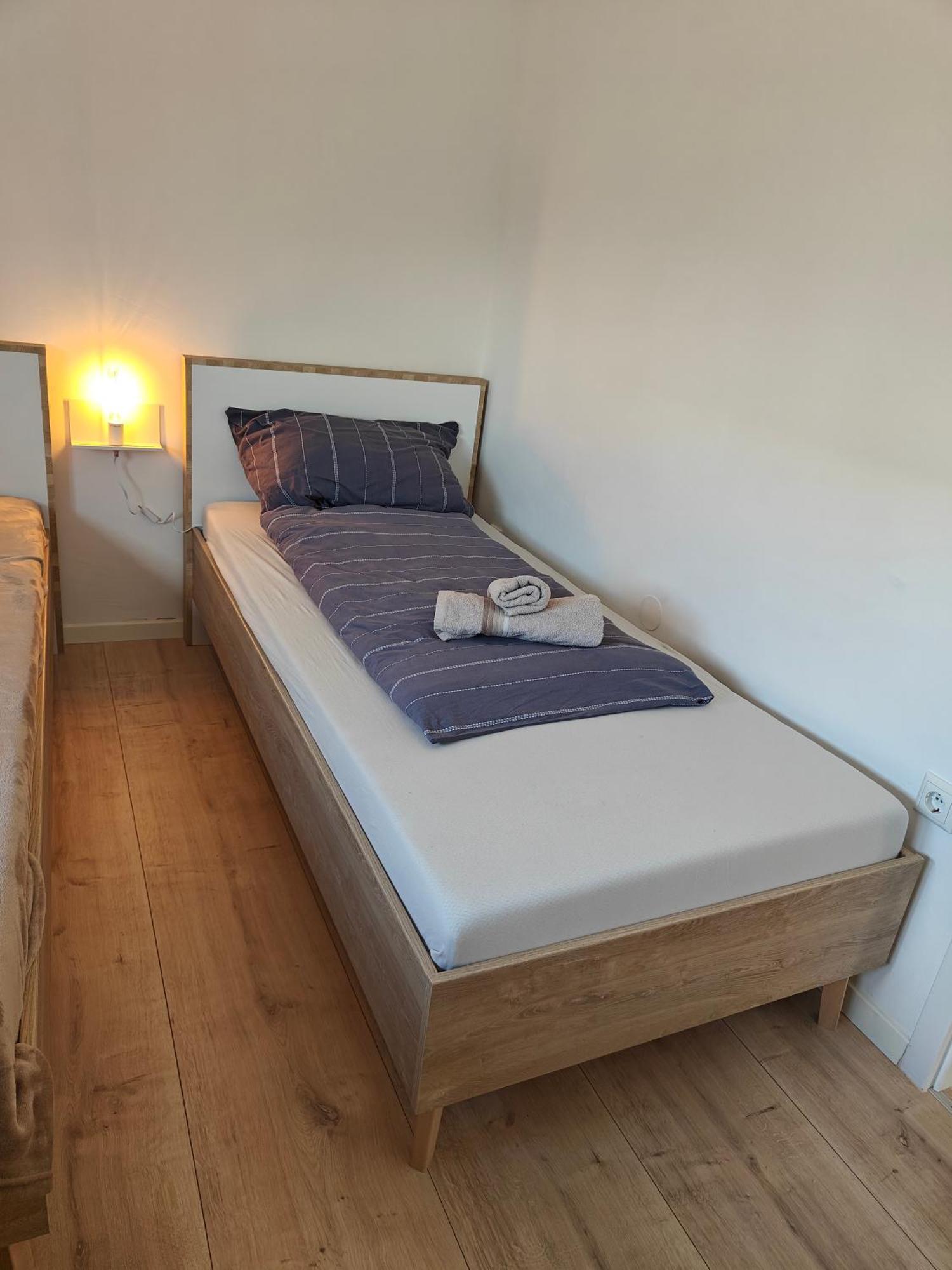 Ferienwohnung "Sorgenfrei" In Coburg ! - Im Eg Mit Privatparkplatz & Balkon Luaran gambar